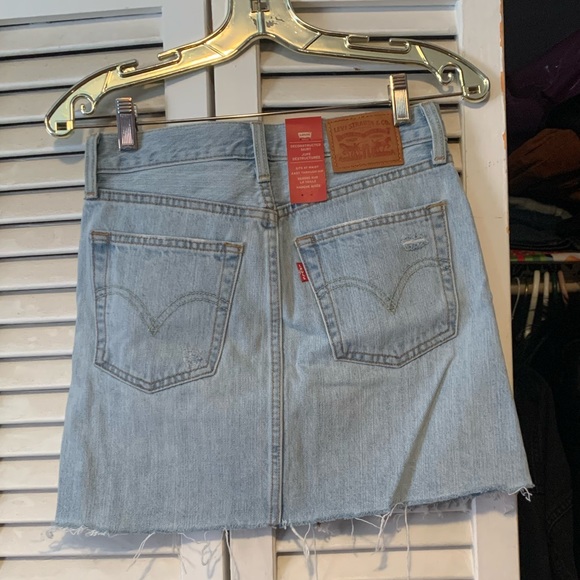 Levi’s High rise deconstructed denim skirt - Picture 2 of 6